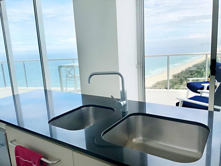 Air On Broadbeach Beachfront 2Level Stunning Apartment With 180 Degree Views Gold Coast Eksteriør billede