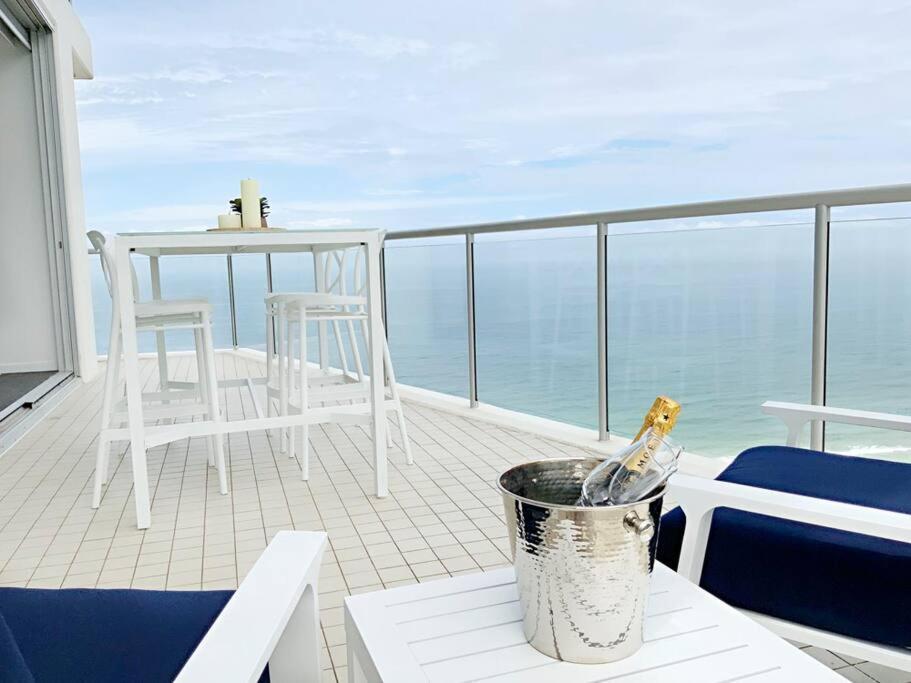 Air On Broadbeach Beachfront 2Level Stunning Apartment With 180 Degree Views Gold Coast Eksteriør billede